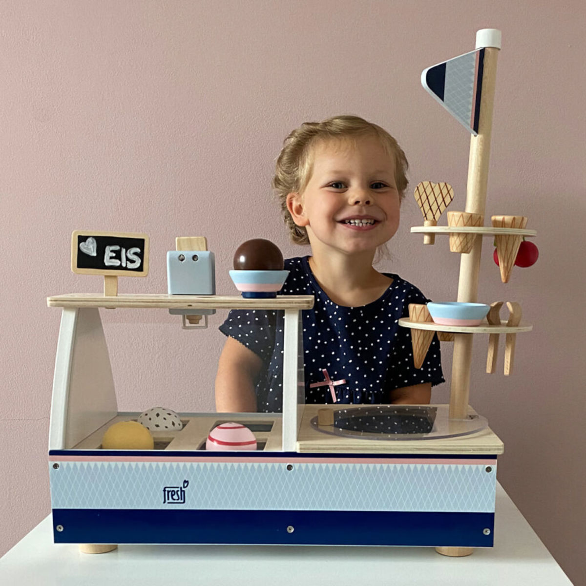 Small Foot Ice Cream Stand banaby.co.uk