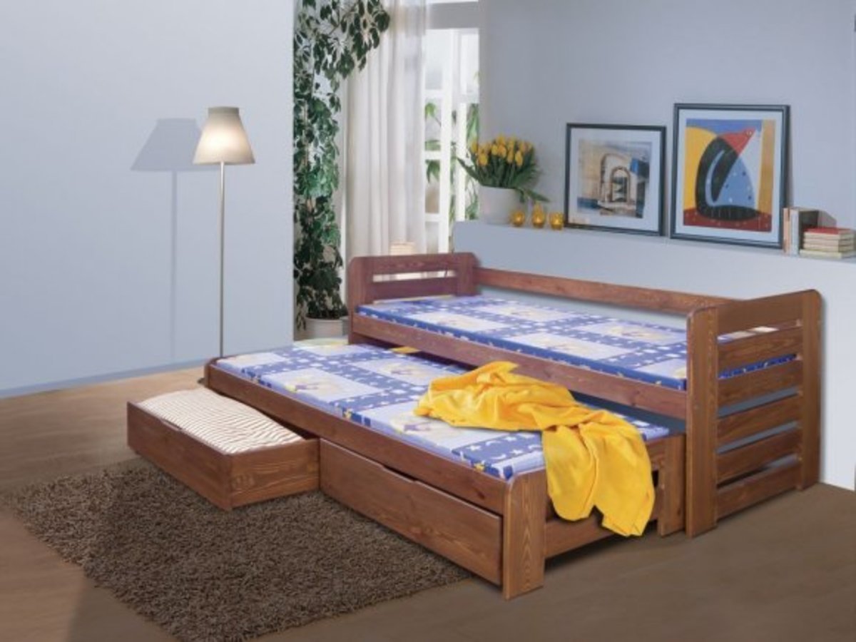 Кровать двойная выдвижная. Двойная кровать для детей выдвижная. Кровать с выдвижным матрасом. Кровать с выдвижным спальным местом. Кровать с двумя спальными местами.