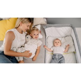 Travel cot for parents' bed Theo - light grey, Lionelo