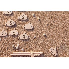 Magnetic submarines with numbers